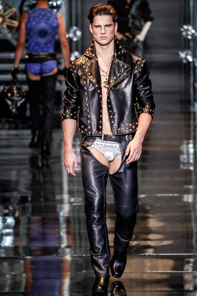 Look 30